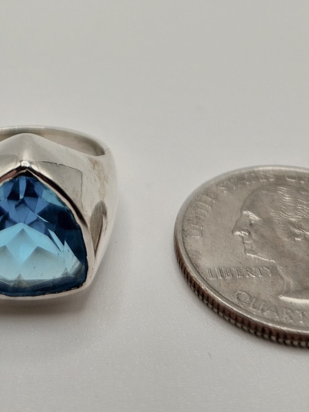 Sleek Modern SZ 6 925 Silver Ring wt Faceted Aqua Topaz Stone - Picture 5 of 5